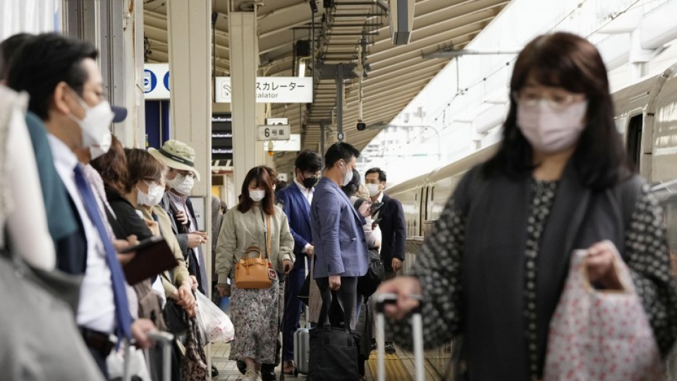 Vacationers get pleasure from 1st weekend after Japan scraps COVID border controls