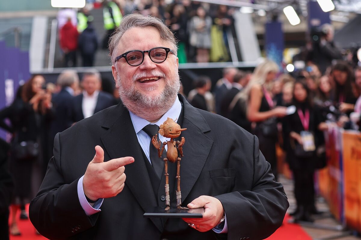 Guillermo del Toro premieres ‘Pinocchio’ in London and dedicates movie to his lately late mom