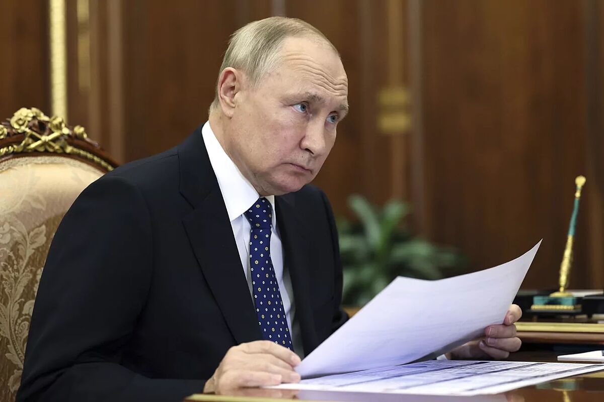 Putin’s well being worsens: He has fixed coughing matches and nausea