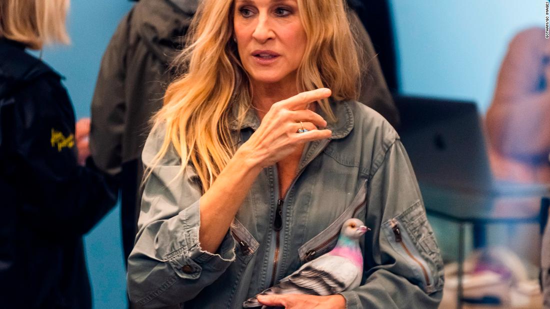 Look of the Week: Sarah Jessica Parker’s pigeon purse