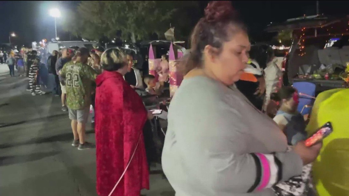 El Cajon trunk-or-treat attracts hundreds of individuals to secure, carnival-themed festivities