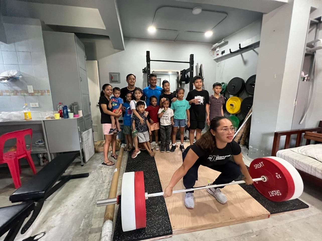 Hidilyn Diaz donates equipment to local weightlifting clubs