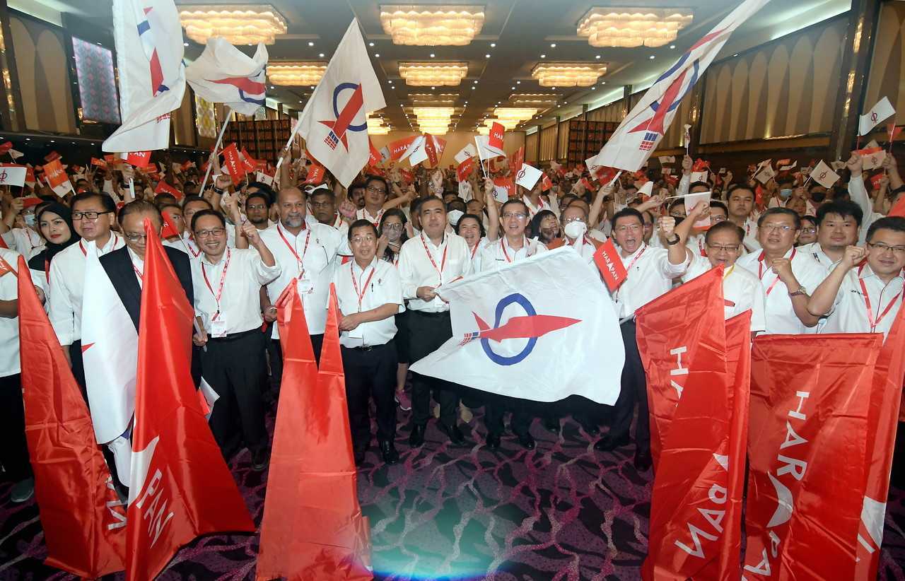 Calls to switch Santiago renew debate on ethnic, dynastic politics in DAP