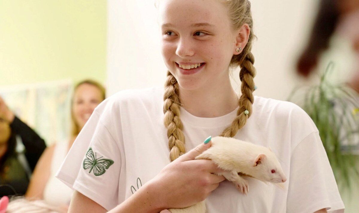 Celeb vet Dr Scott Miller leads animal masterclass for visually impaired kids