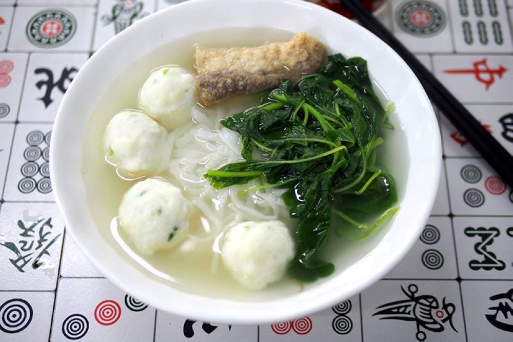 Relish bouncy, tasty cuttlefish balls noodles and HK type fried ‘kway teow’ with beef at Pudu’s Restoran Uncle Duck