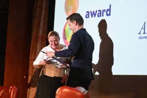 FESTIVALS: Romanian Producer Ada Solomon Receives APA Excellence Award at Ji.hlava 2022