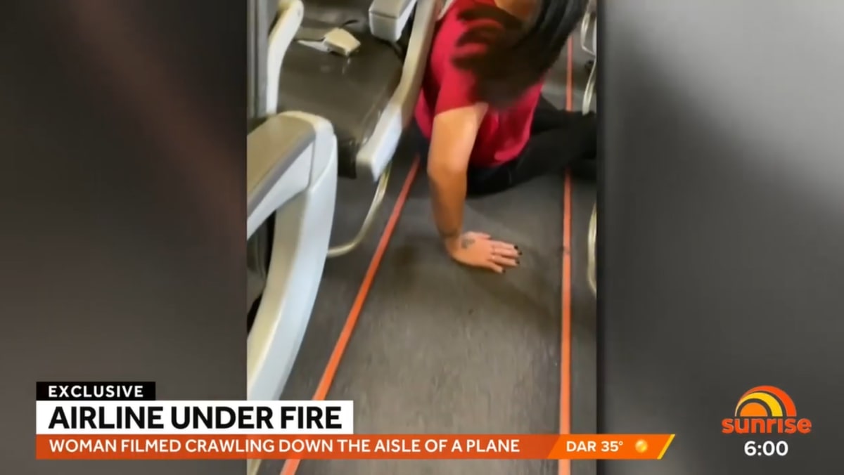 Jetstar passenger crawls down aisle after allegedly being informed by flight crew to pay for wheelchair service