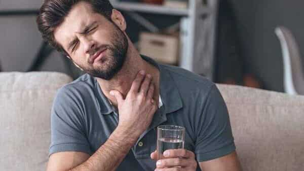 Sore throat extra distinguished Covid symptom than lack of odor and style. 4 key traits