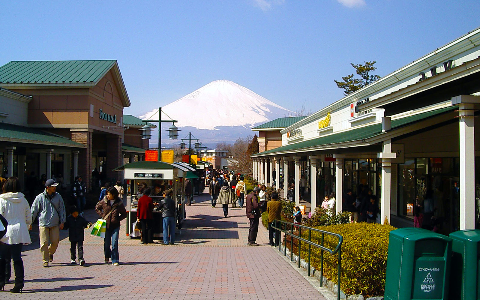 Gotemba: Buying with a view of Mount Fuji