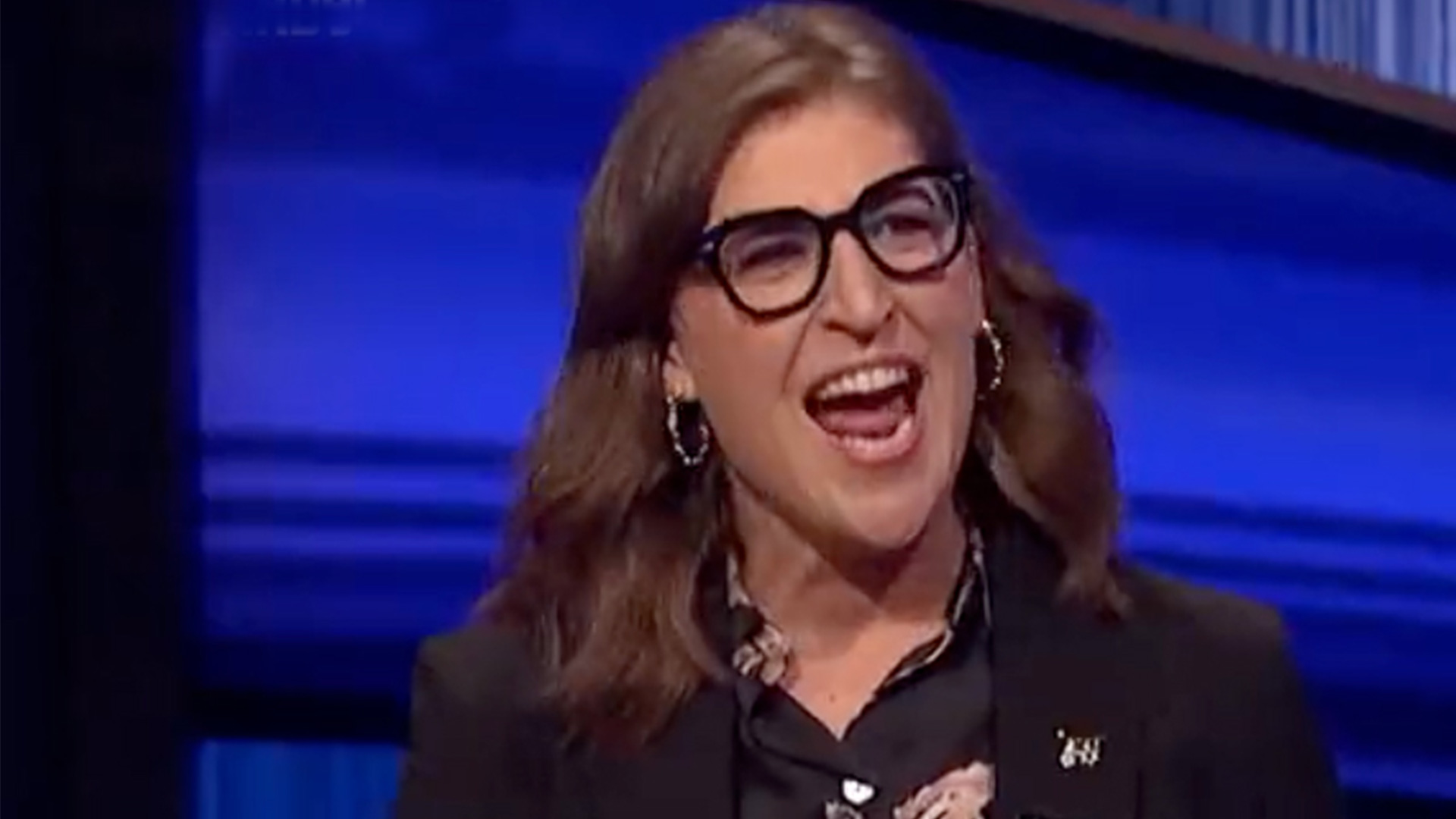 Celeb Jeopardy!’s Mayim Bialik suffers awkward second as participant praises Ken Jennings’ internet hosting abilities