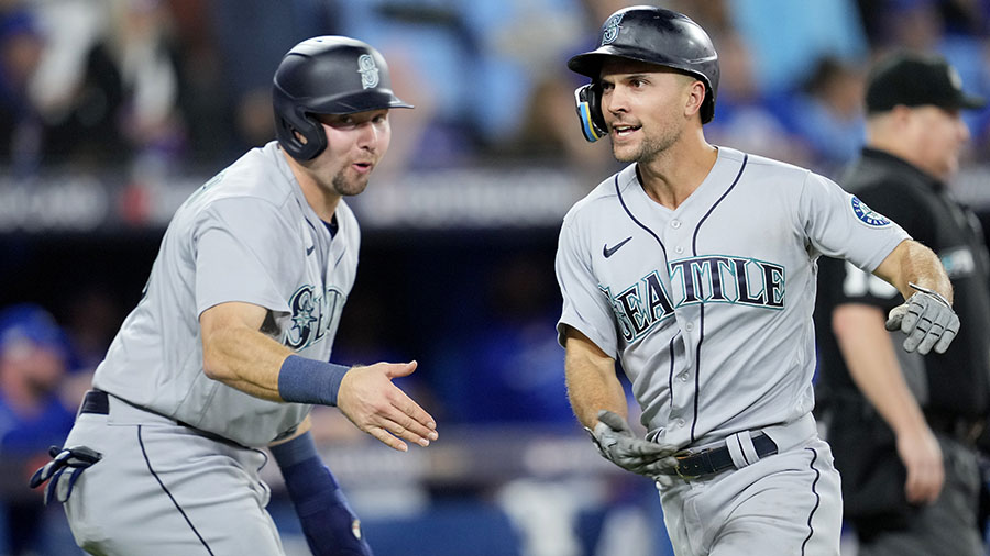 Mariners haven’t any scarcity of heroes in unimaginable sweep of Blue Jays