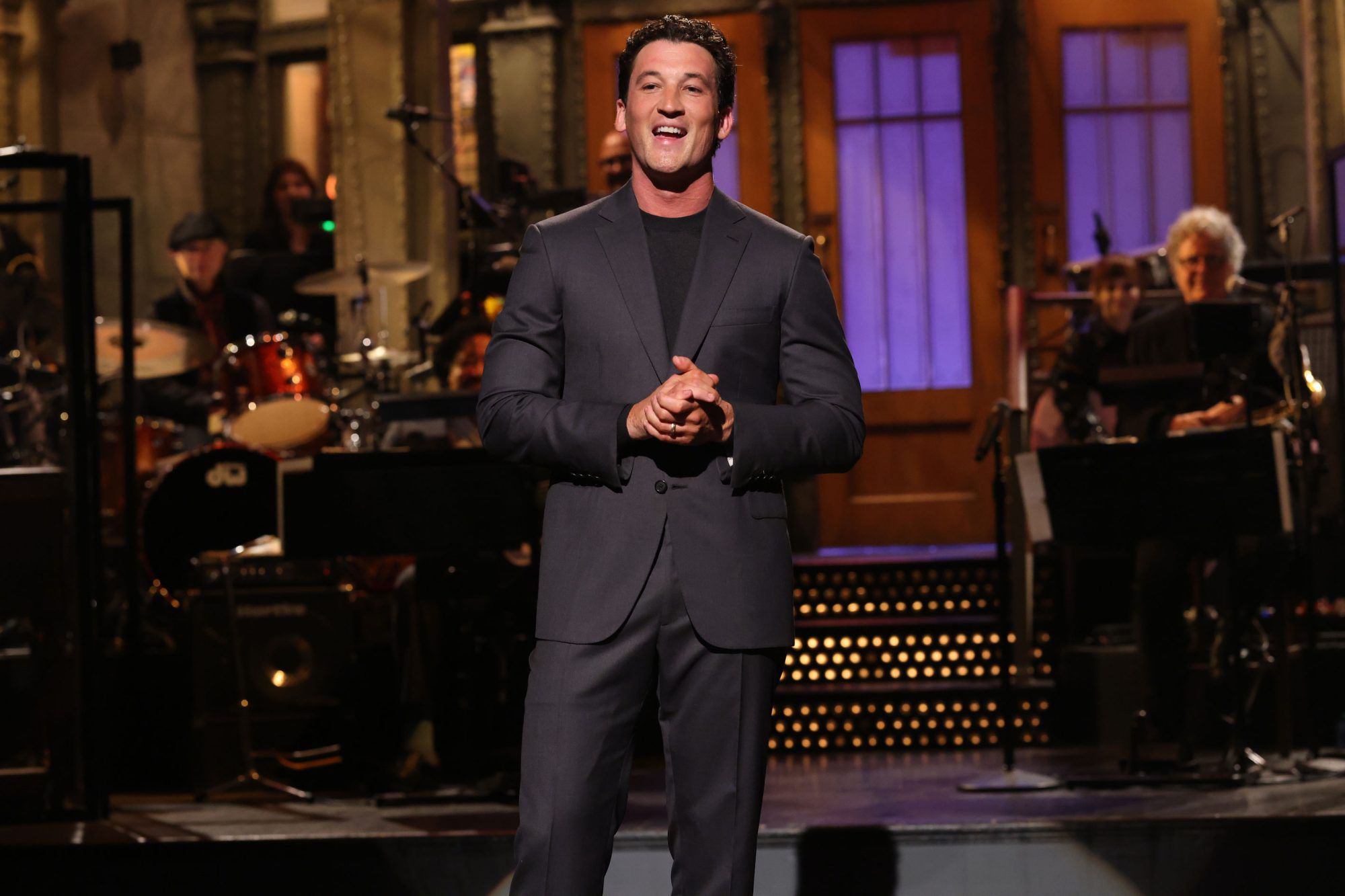 Miles Teller Pokes Enjoyable at SNL Casting Shakeup as Peyton Manning: WATCH