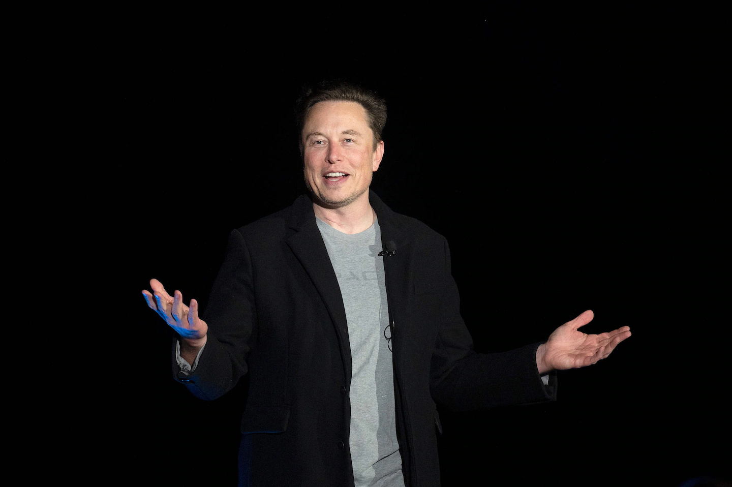 Elon Musk offers to honor his original bid to buy Twitter