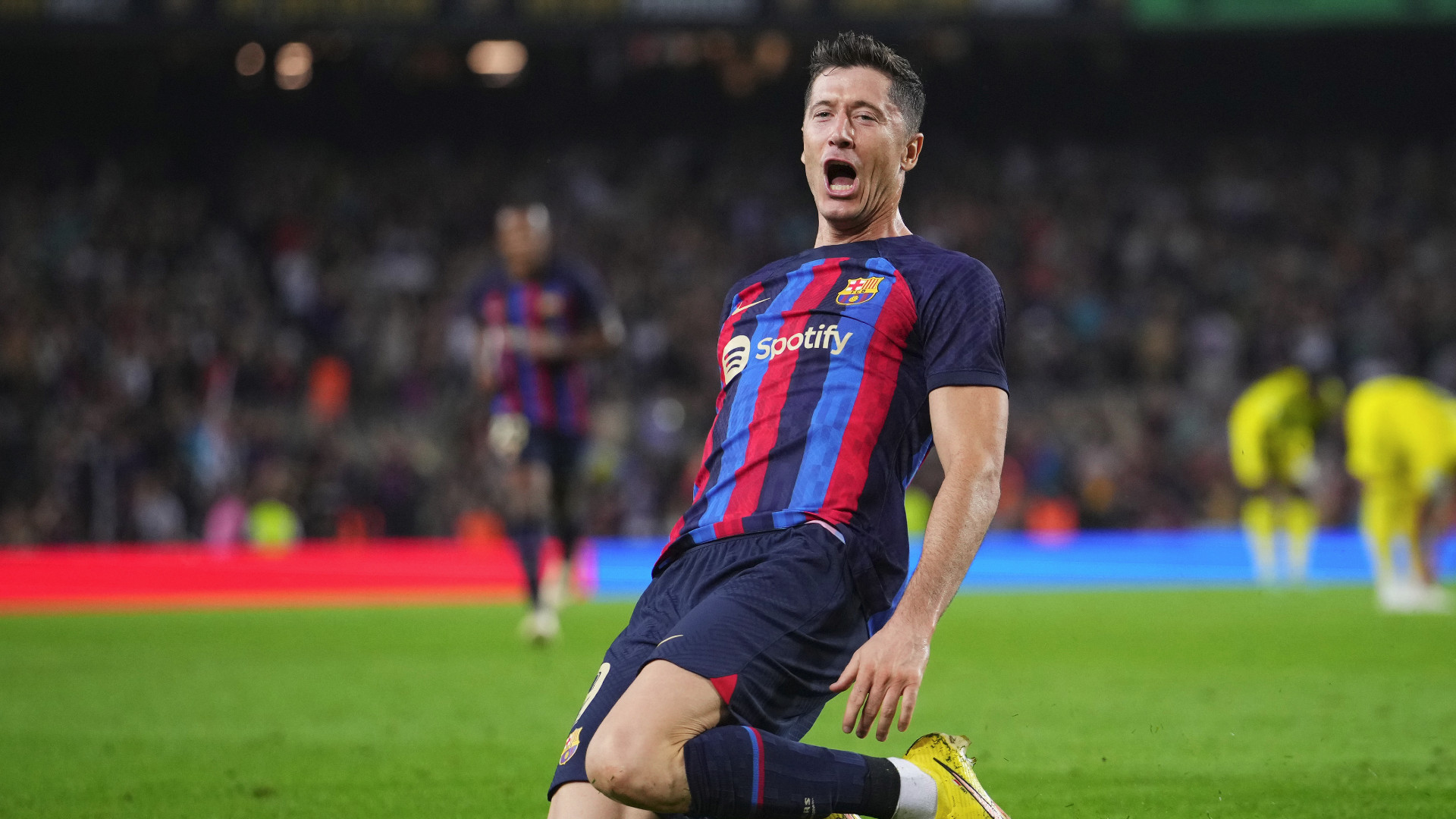 WATCH: Lewandowski curls dwelling a stunner for Barcelona towards Villarreal