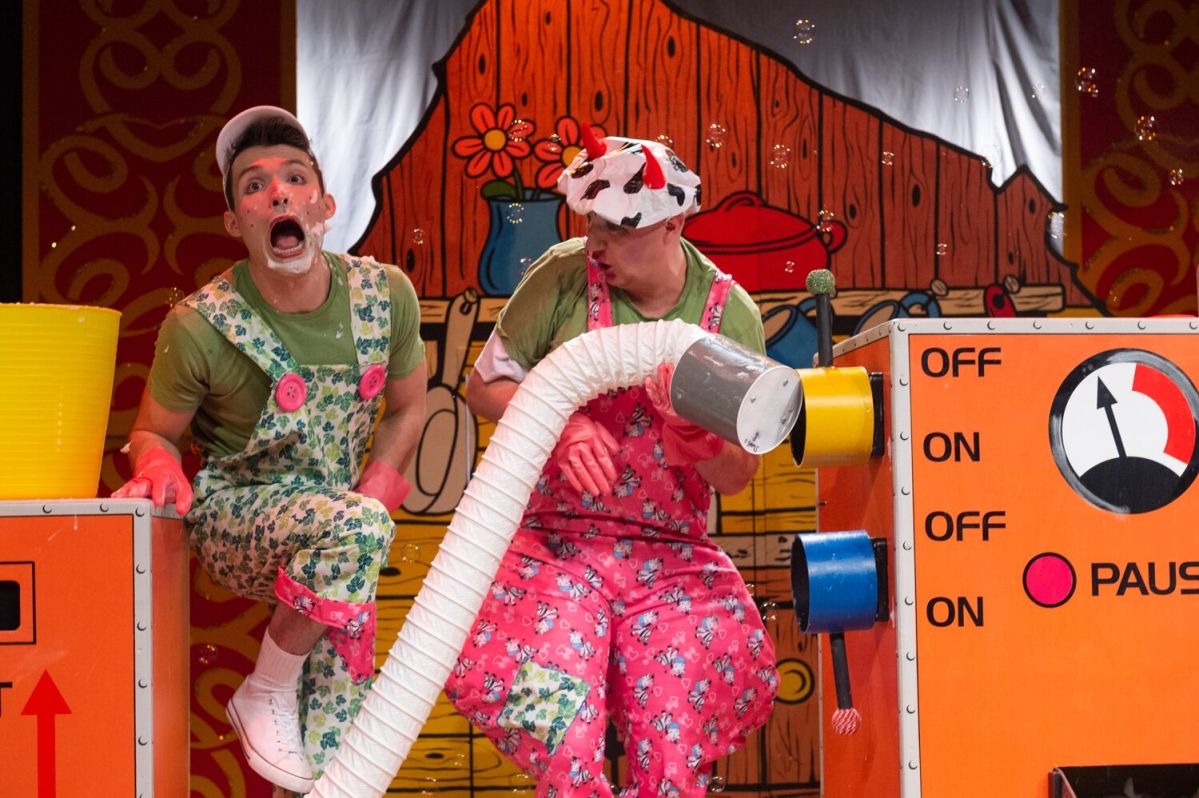 Christmas panto swoops into Delph on a magic carpet experience – Saddleworth Unbiased