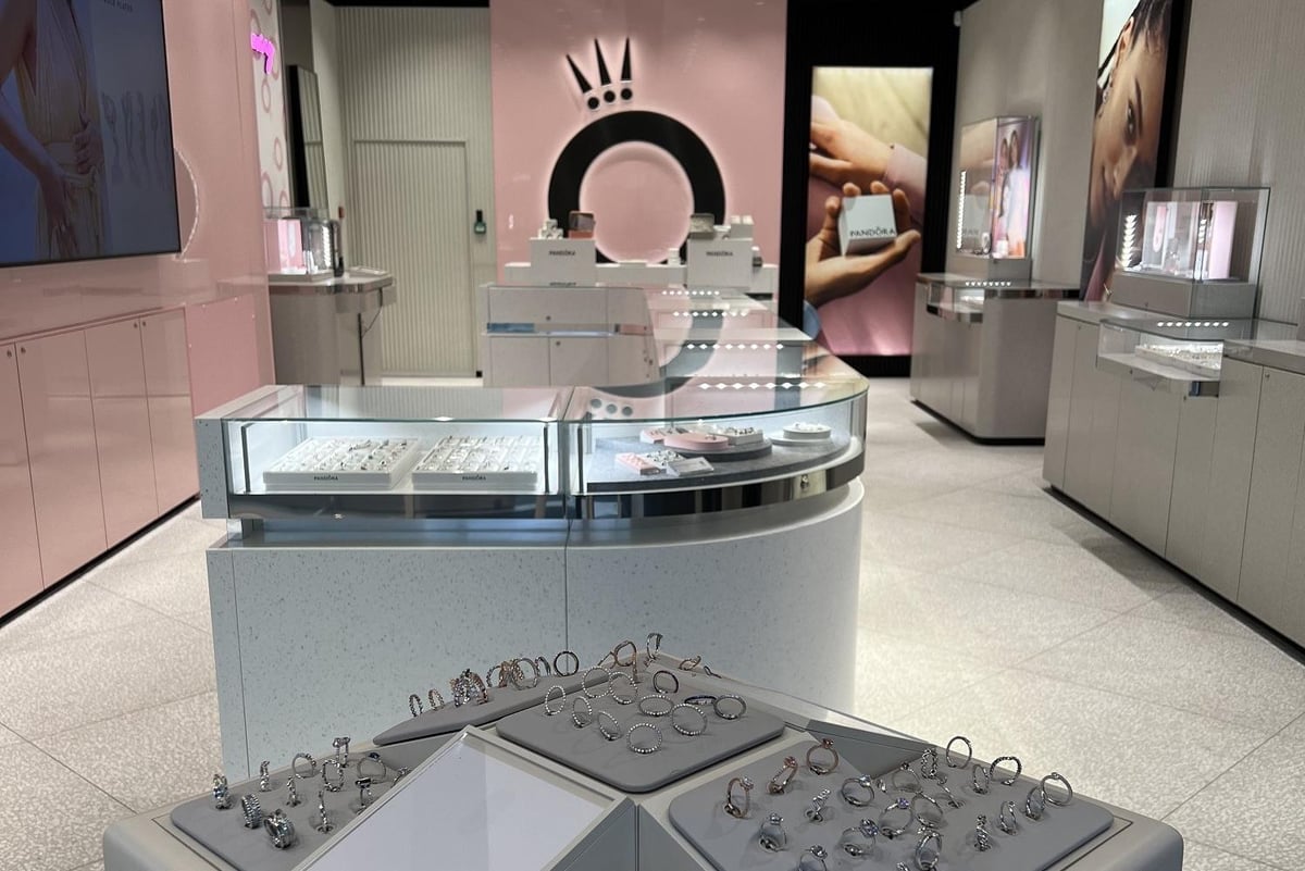 Edinburgh procuring centre Fort Kinnaird welcomes new Pandora retailer with free engraving service