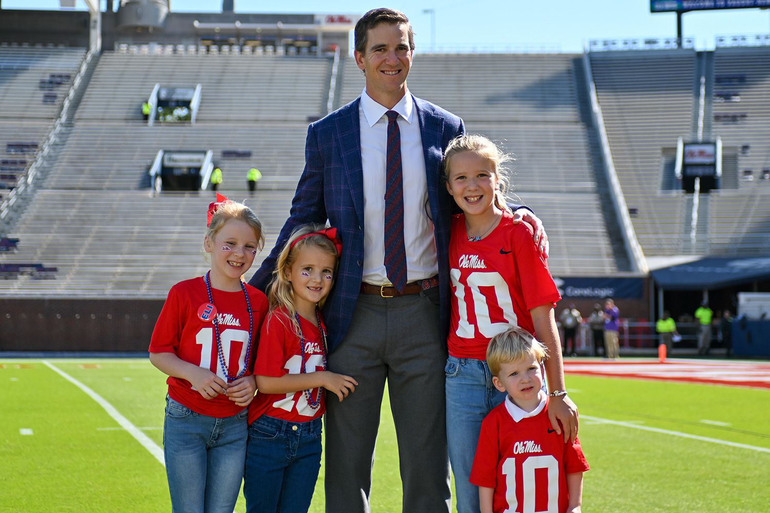 Eli Manning Says Watching Daughter Cheerlead at School Is a ‘Win-Win’