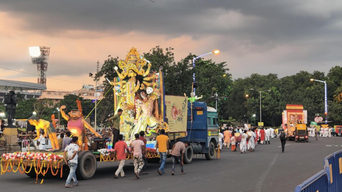 Mega Durga Puja carnival in Kolkata after 2-Year Covid-19 hiatus, 2,500 cops deployed