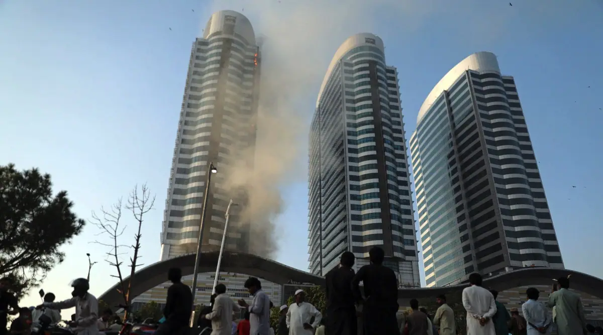 Main fireplace erupts at Islamabad’s greatest shopping center