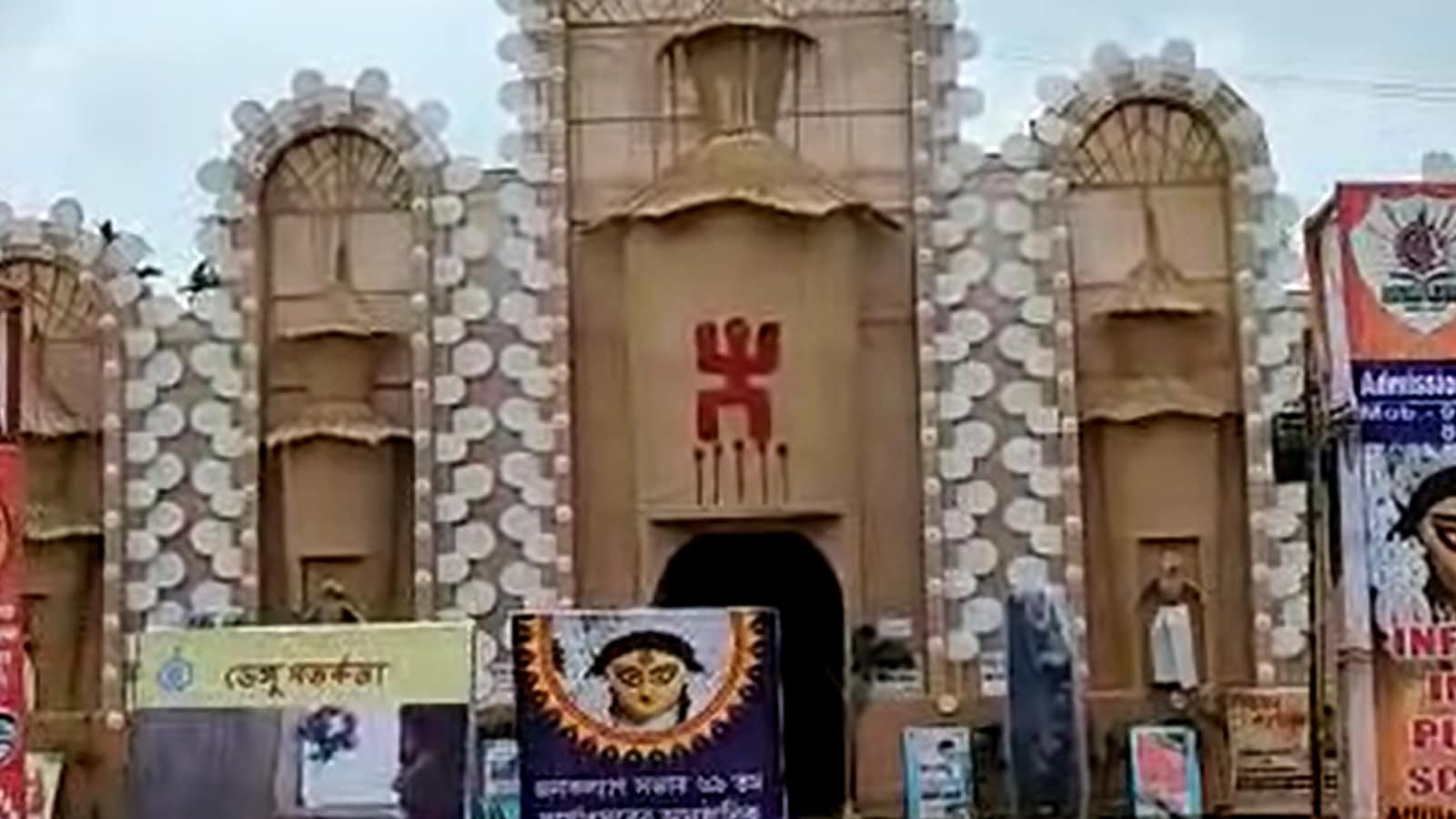 ‘Free Shopping Mall’ Made Next to Durga Puja Pandal in Kolkata’s Ashoknagar