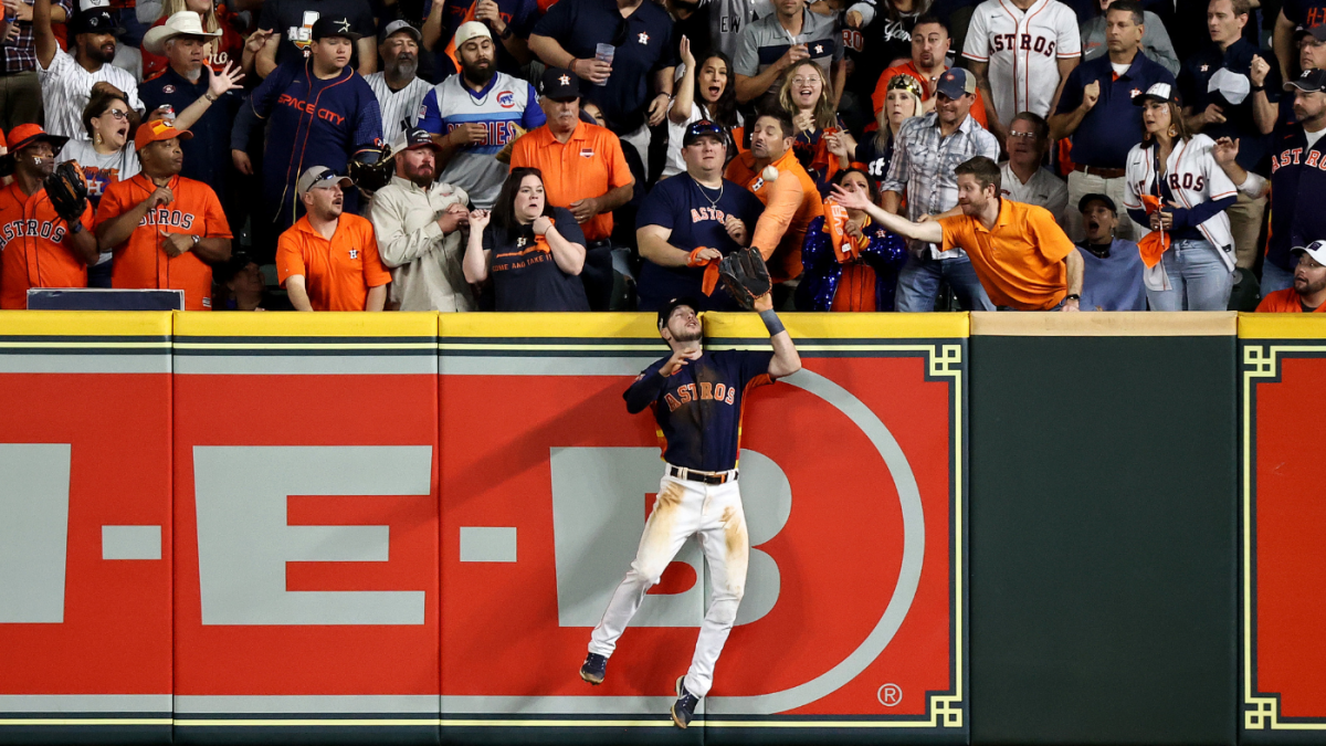 Yankees vs. Astros: Aaron Boone blames wind for flattening Aaron Choose’s could-be house run in ALCS Recreation 2