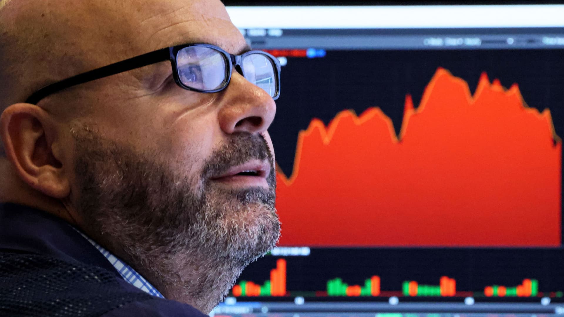 Current weak spot in sturdy greenback welcome information for multinational shares