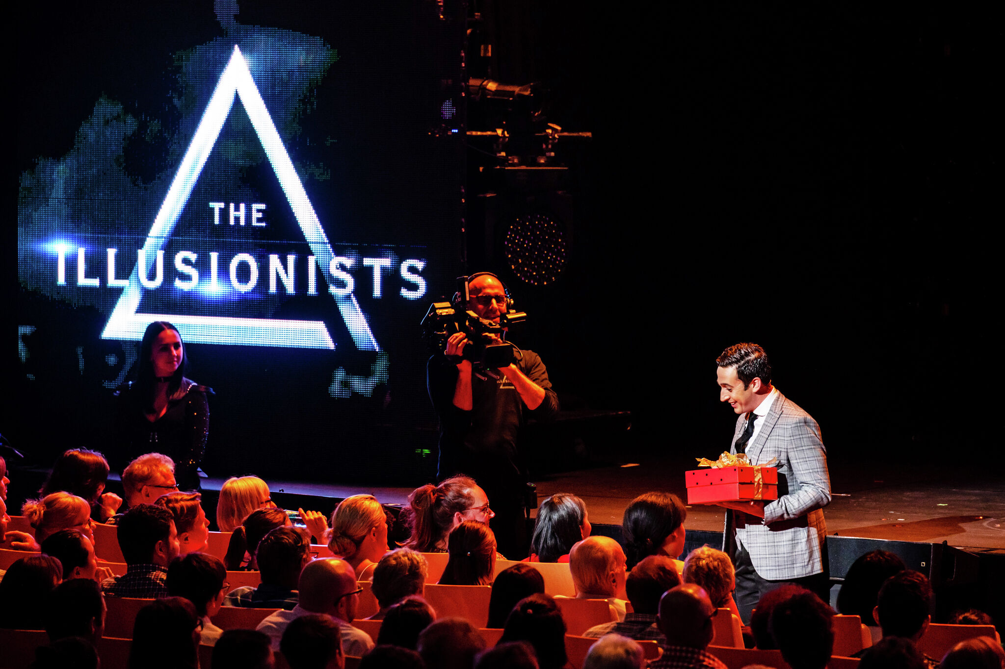 Worldwide showmen reveal spectacular expertise in ‘Illusionists, Magic of Holidays’ at Bushnell