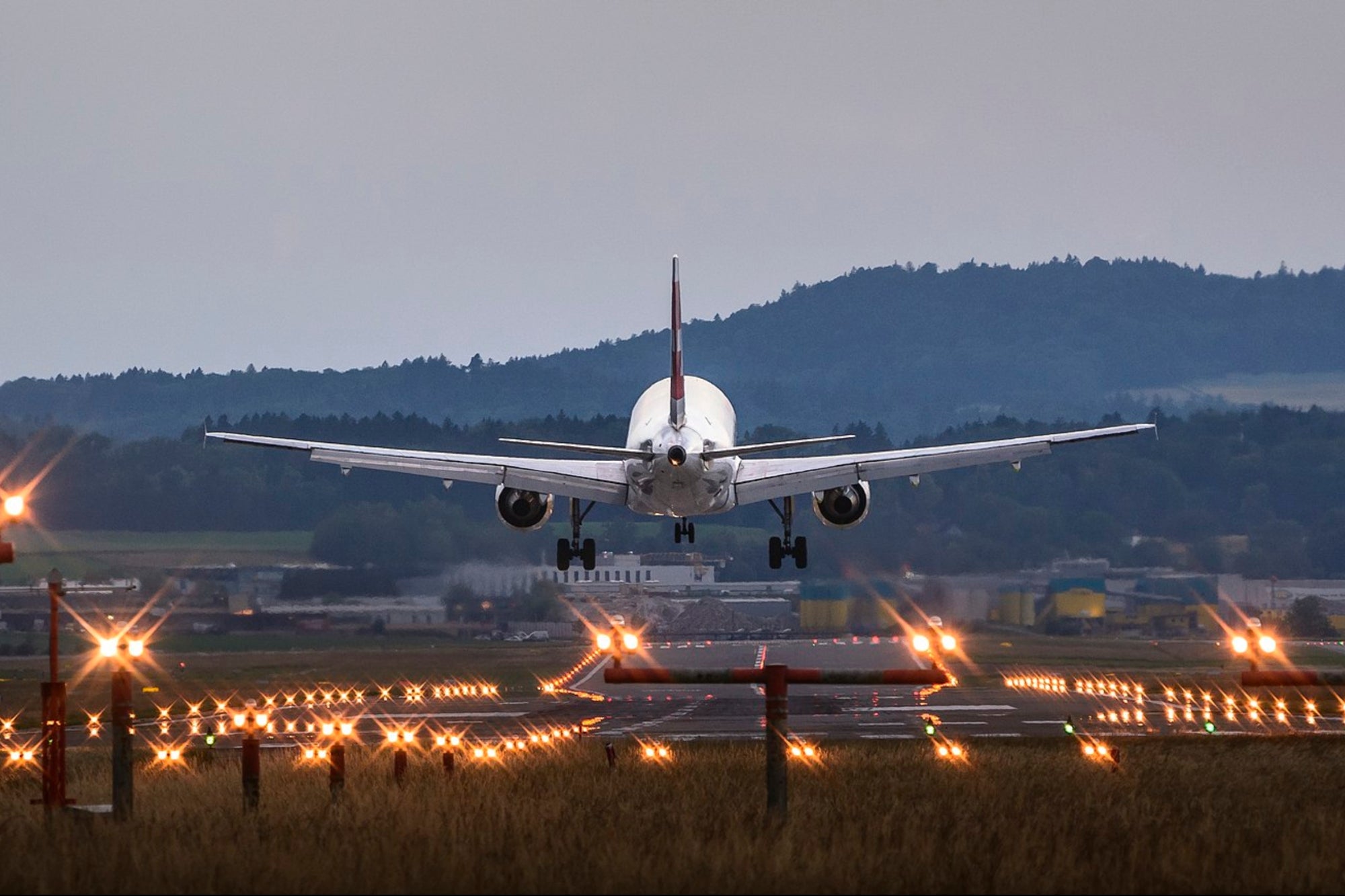 US Airports See Busiest Sunday Since Earlier than Coronavirus Pandemic, Simply 178 Canceled Flights