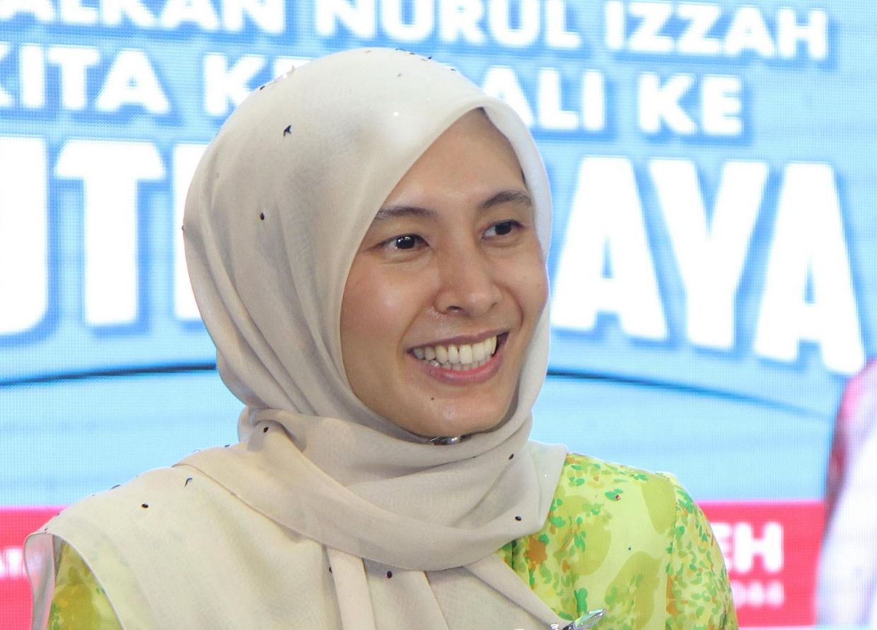 ‘I like you Papa. Am all the time happy with you’, says Nurul Izzah in transferring tribute to Anwar