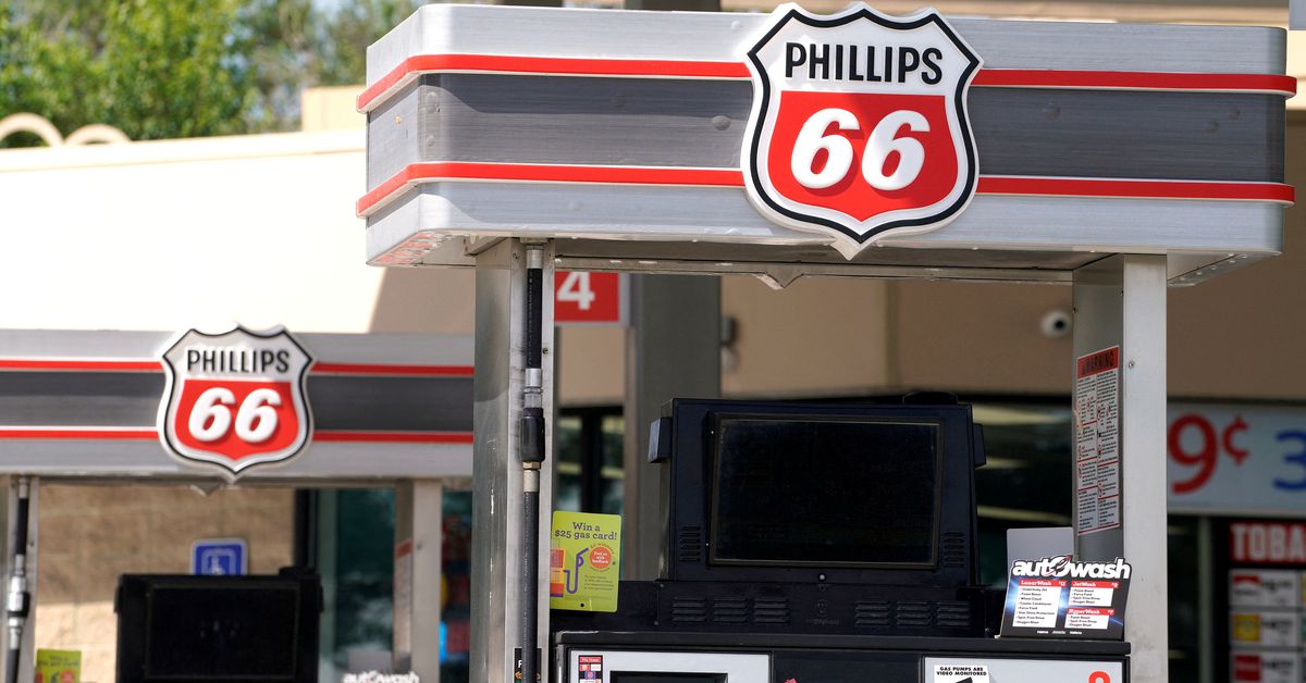 U.S. awards emergency reserve oil contracts to 6 cos, together with Phillips 66, Shell