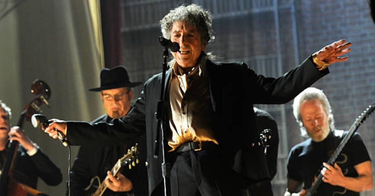 Bob Dylan writer gives refunds for pretend 'hand signed' books – Buffalo Information