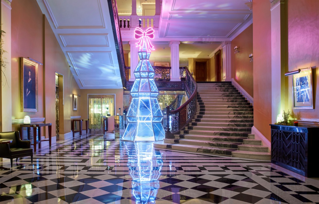 Sandra Choi on Designing Claridge’s Christmas Tree – WWD