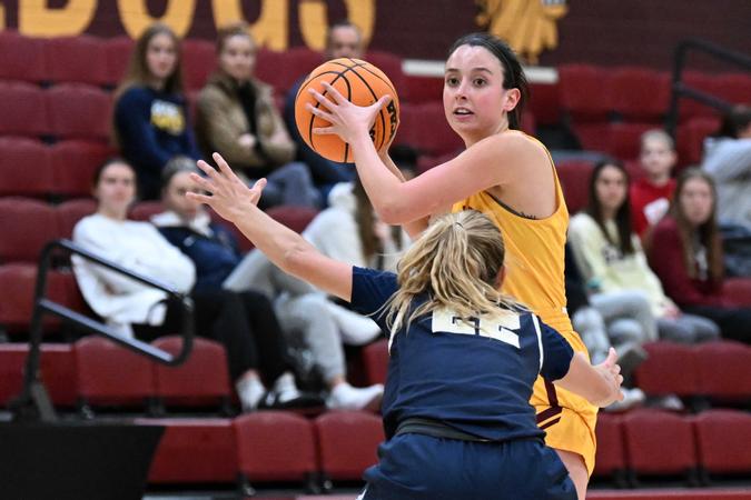 UMD WOMEN’S BASKETBALL TAKES LOSS AGAINST MICHIGAN TECH 61-46