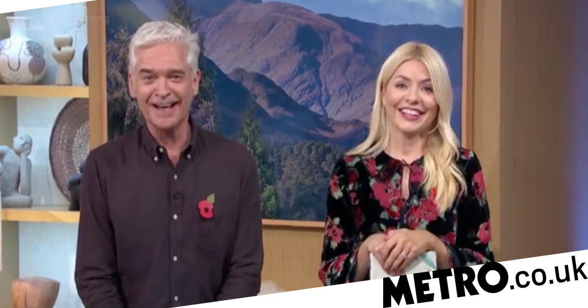 I am A Superstar: Phillip Schofield laughs as matt Hancock ‘joins present’