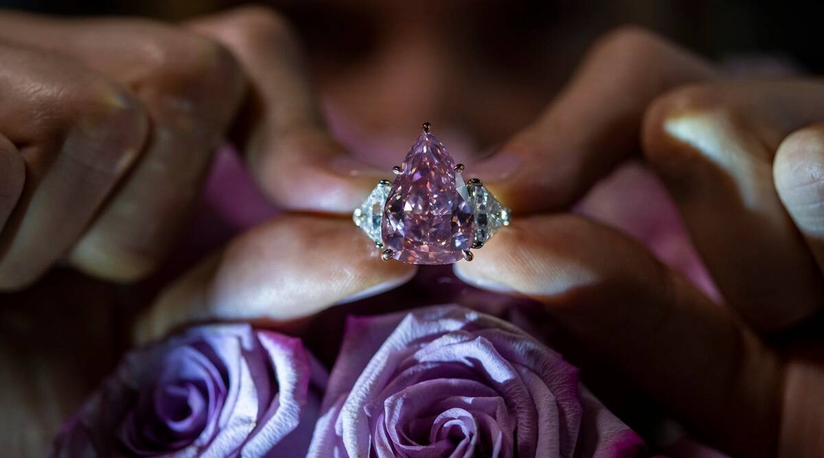 18-carat pink diamond reaps .8 million at Geneva public sale