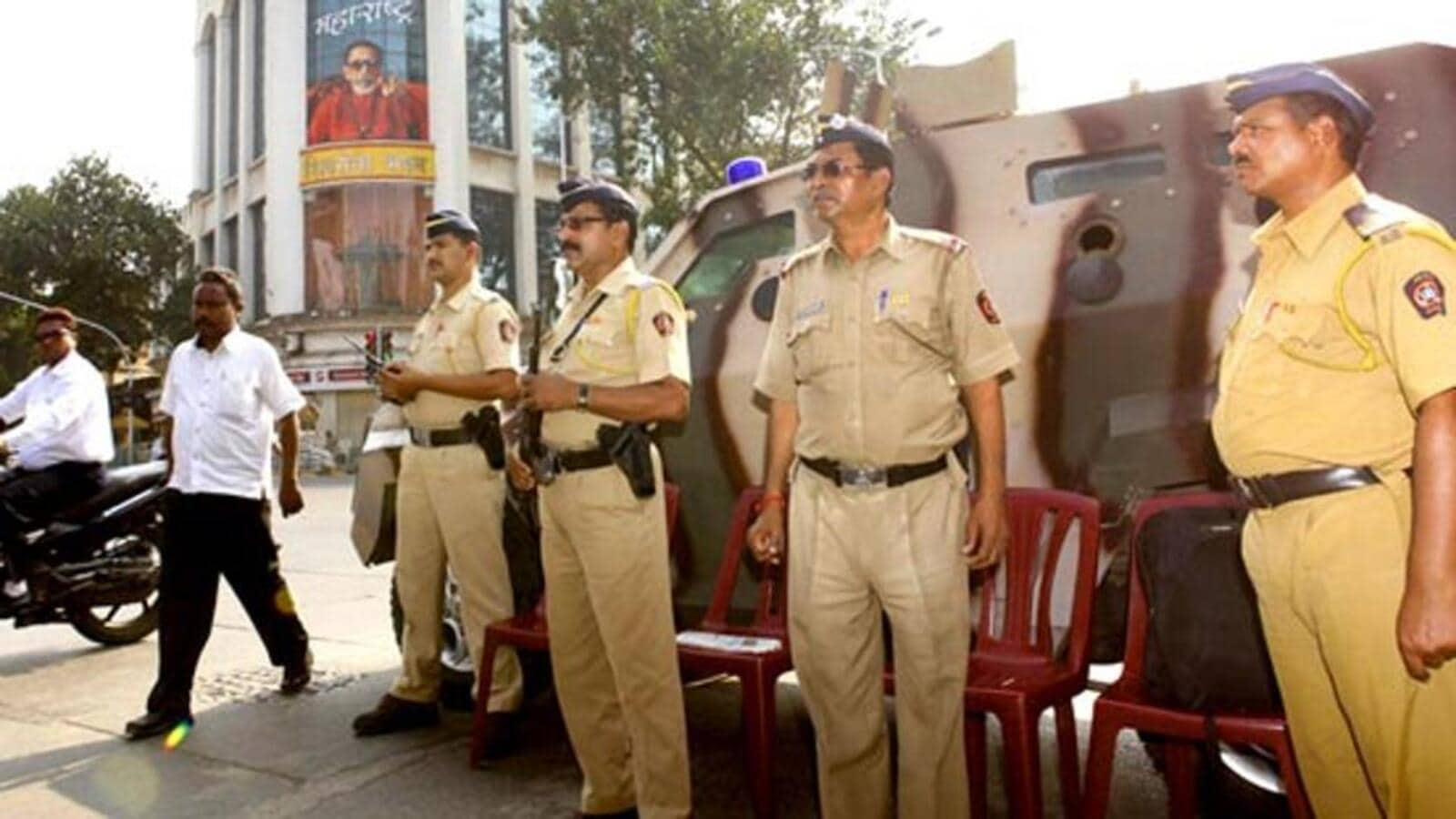 Mumbai police uniform has advanced in color and elegance over the centuries | Mumbai information