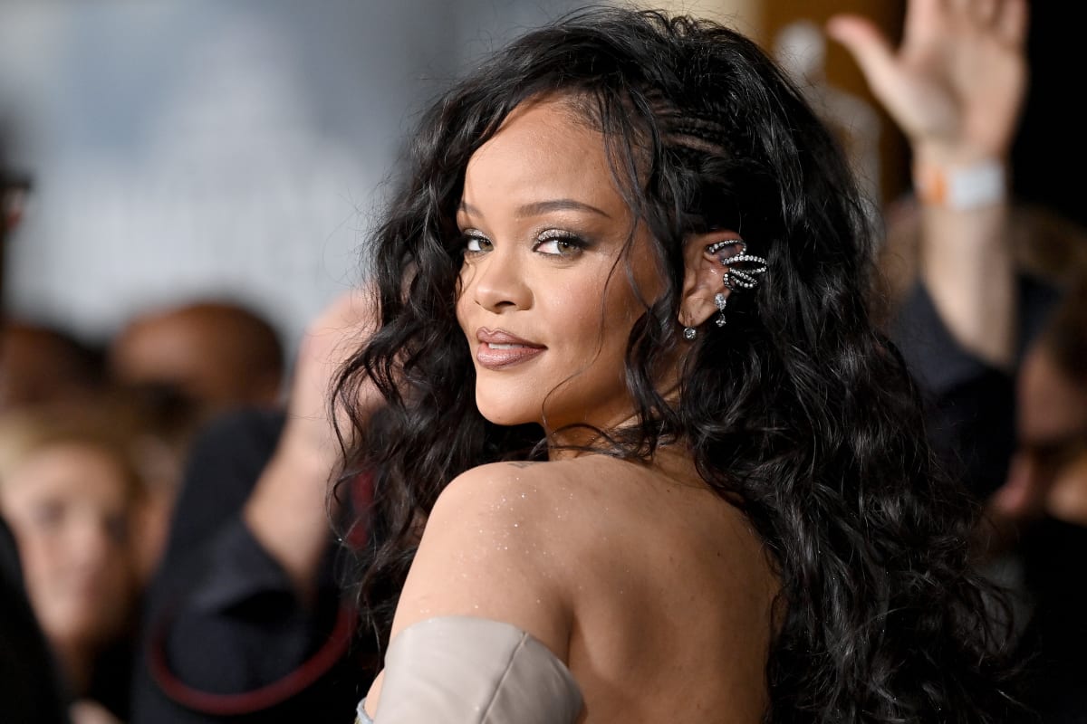 Rihanna Teases Her New Lingerie Assortment in Boudoir-Fashion Photoshoot