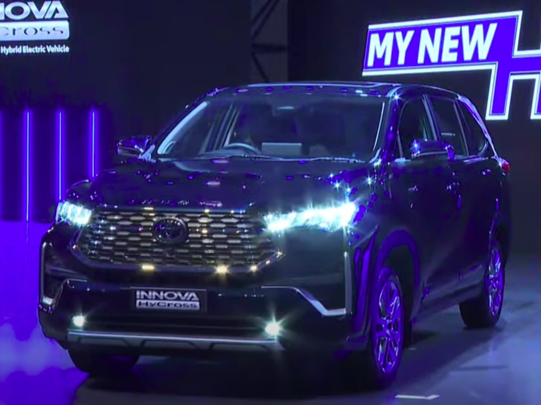 Toyota Innova Hycross Breaks Cowl In India, Rivals The Kia Carnival