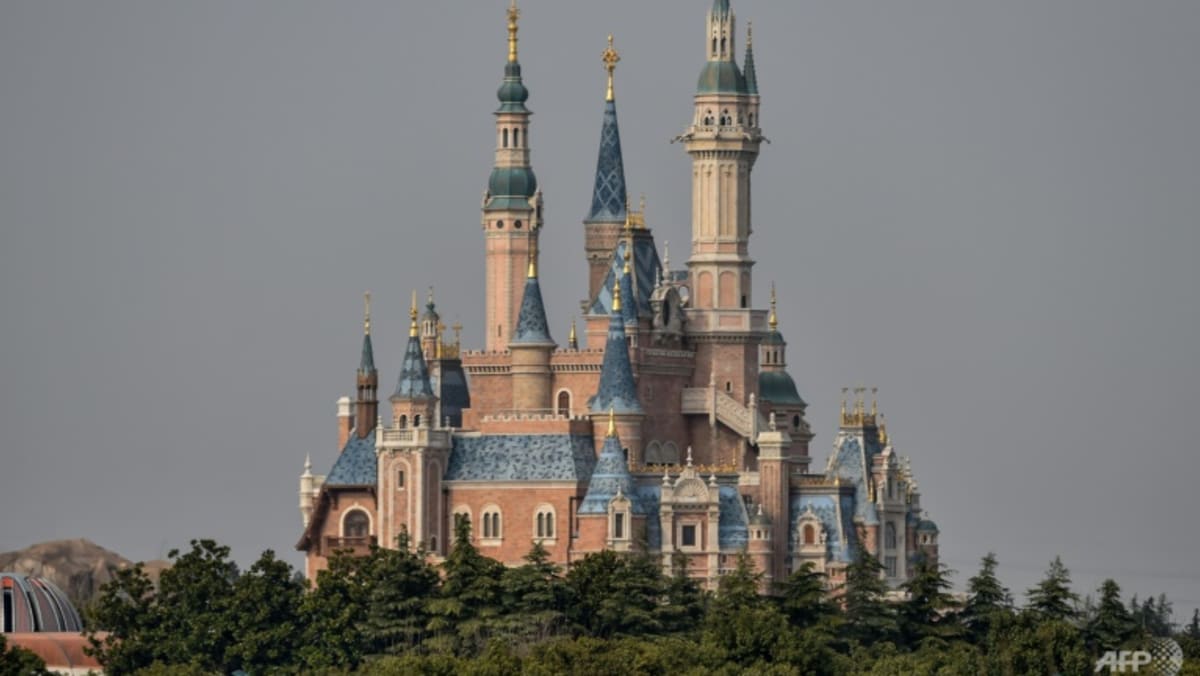 COVID-19 outbreak traps guests at Shanghai Disneyland