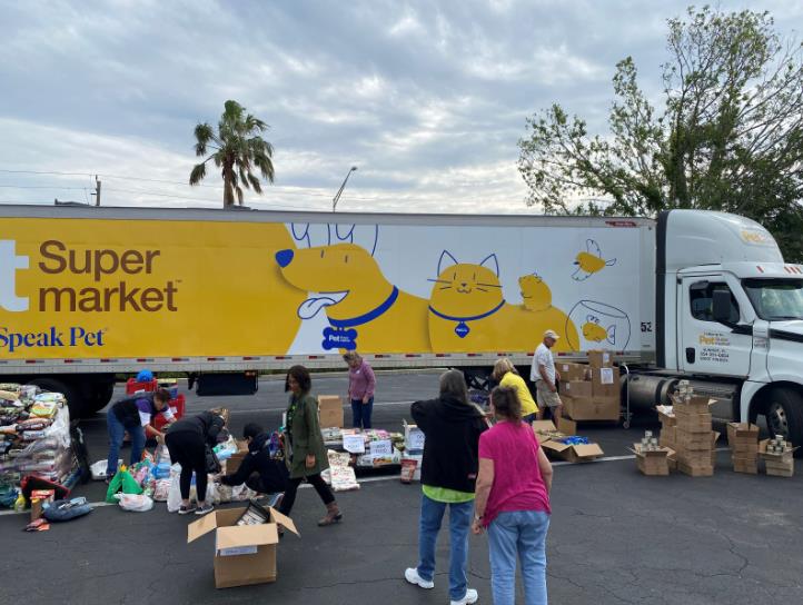 Pet Grocery store helps communities affected by Hurricane Ian