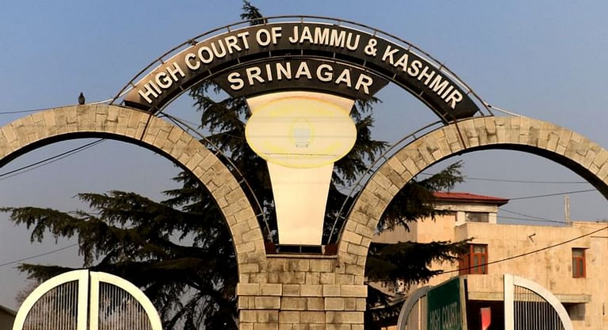 What steps have been taken to re-examine buffer zone round Dal Lake, HC asks VC JKLCMA