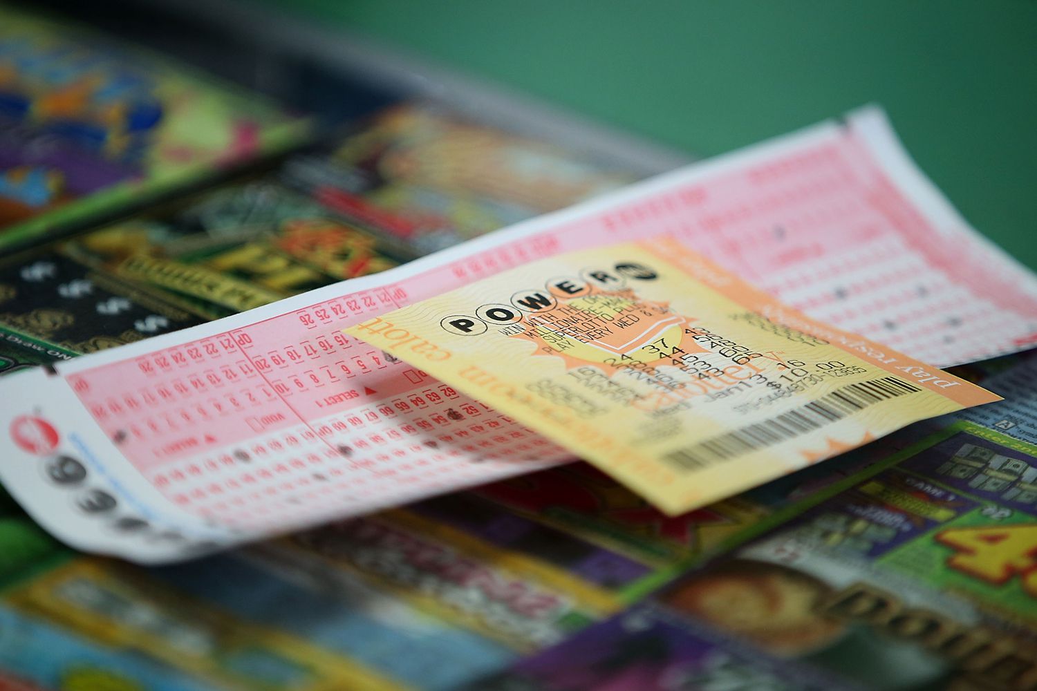 Powerball Grows to Document .9B After No Jackpot Profitable Tickets