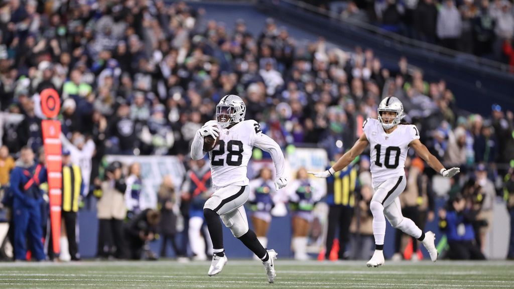 Raiders’ Josh Jacobs caps 300-yard recreation with walk-off TD in OT