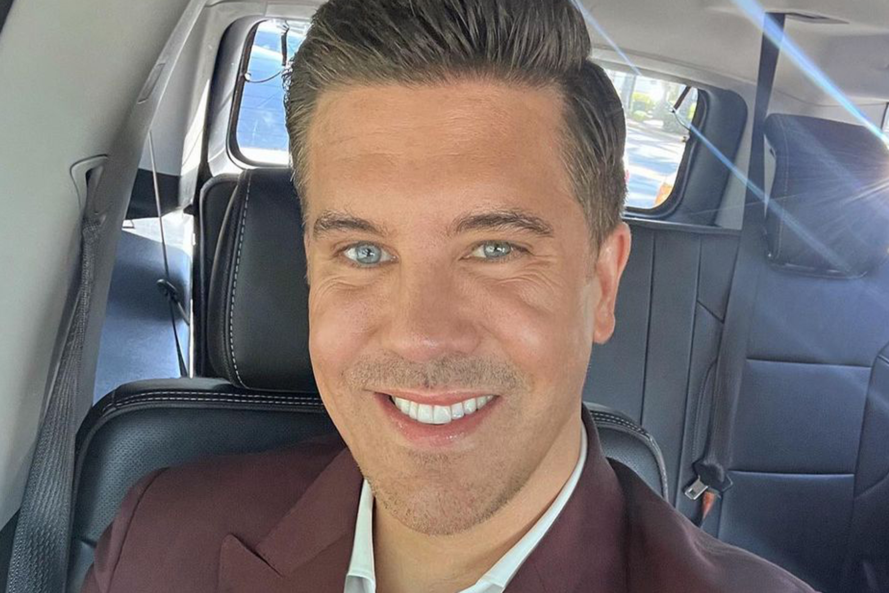 Fredrik Eklund Reveals 2022 Christmas Tree in California Home