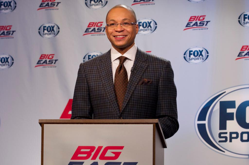 Gus Johnson talks prime calls, broadcast fashion, school sports activities