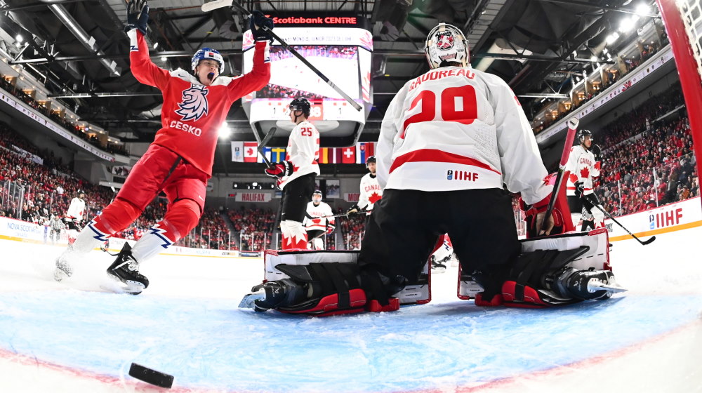 IIHF – Czechia shocks hosts