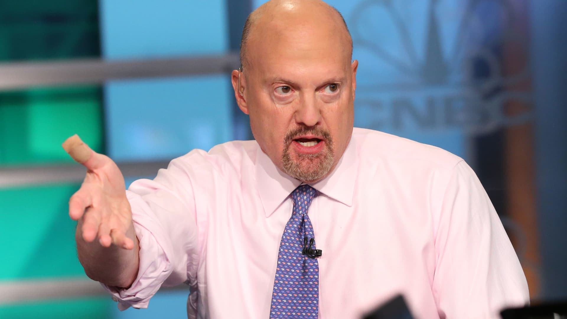 Jim Cramer’s Investing Membership assembly Friday: Inflation information, Salesforce