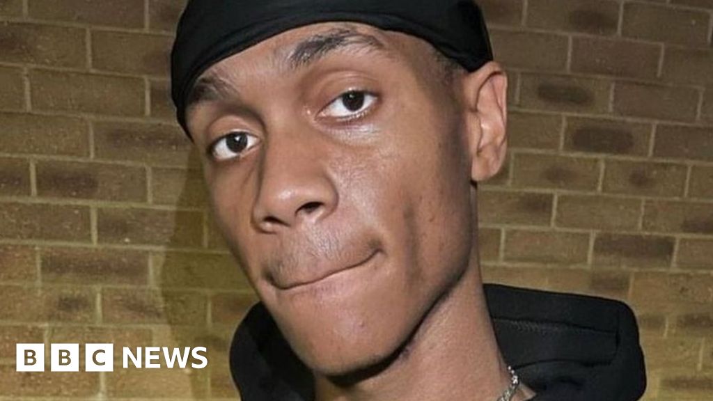 Notting Hill Carnival: Man arrested after rapper fatally stabbed – BBC