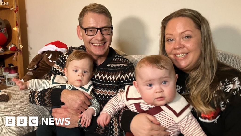 UK's most untimely twins spend first Christmas at dwelling – BBC