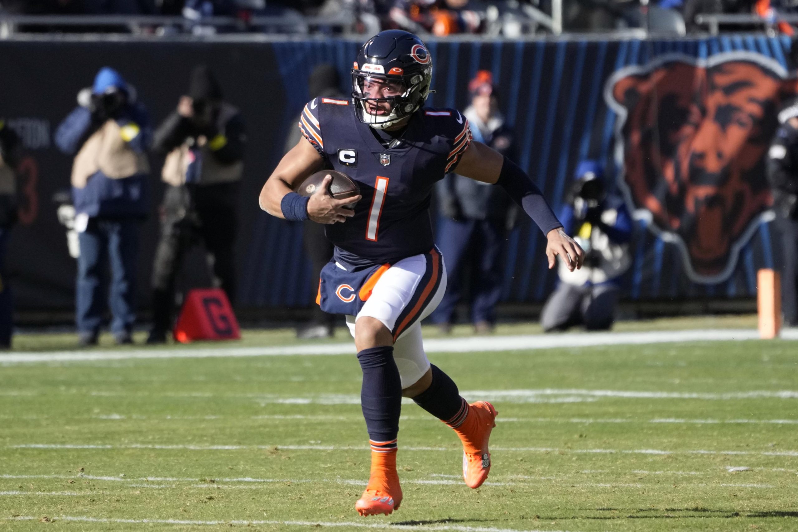 QB dashing mark in sight for Bears’ Fields with 3 video games left